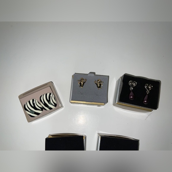 NOS Lot 5 pairs Vintage Avon Clip On Earrings Bunny Penguin Zebra Stripe - Picture 2 of 3